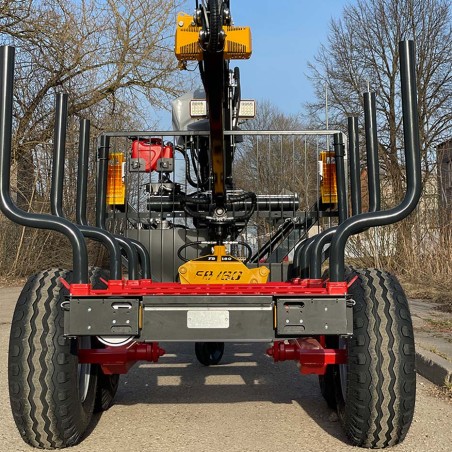 remorque forestière avec grue et grappin