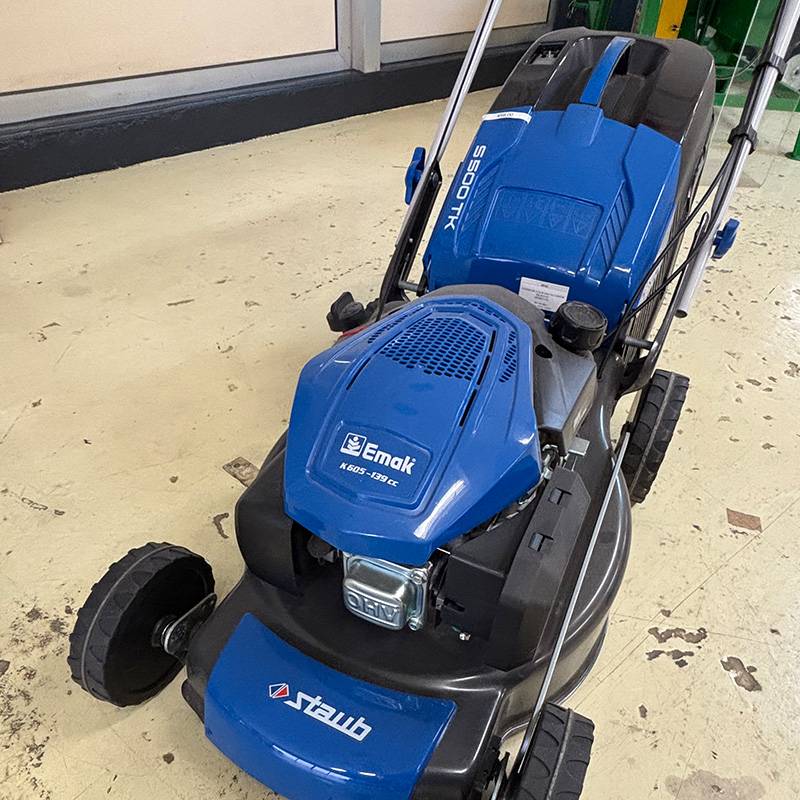 tondeuse thermique tractée staub