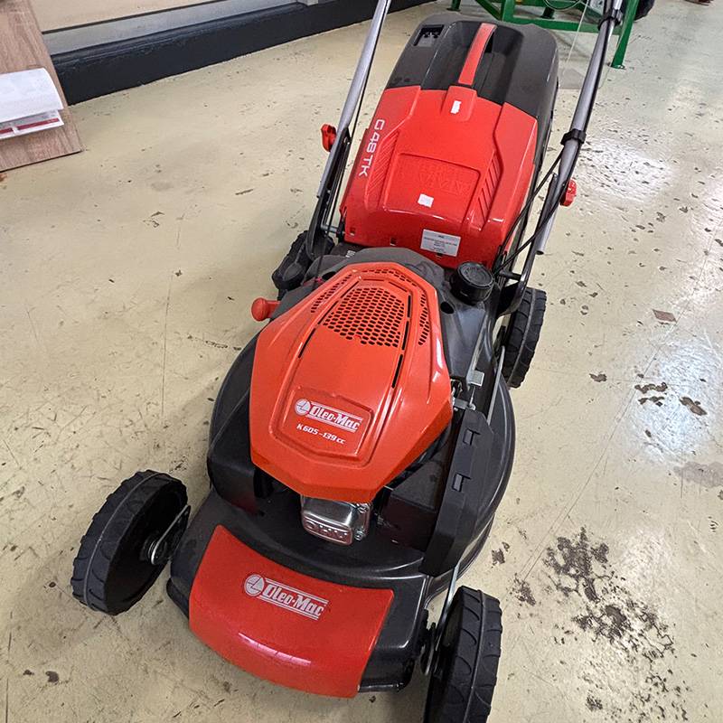 tondeuse thermique tractée Oleo-mac