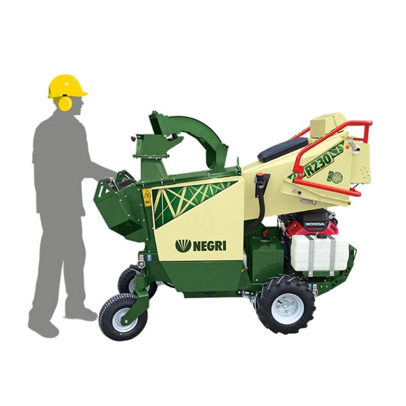 broyeur de branches autotracté marteaux