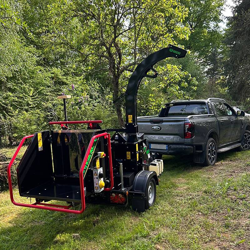 broyeur de végétaux remorqué