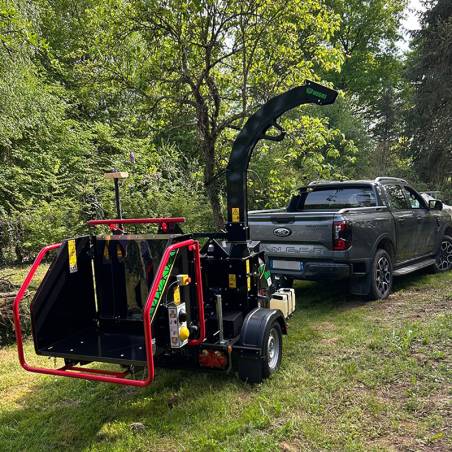 broyeur de végétaux remorqué