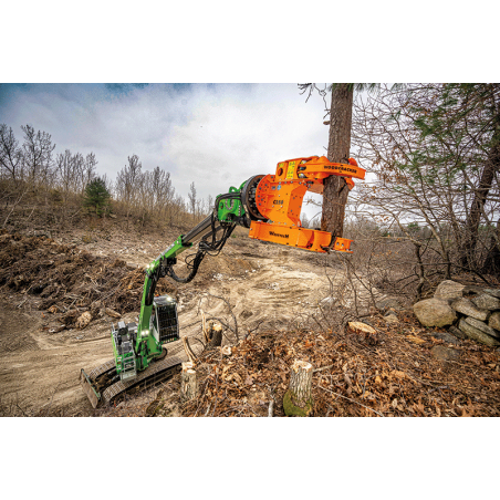 WESTTECH Woodcracker C 250 sur porteur en application forestière. Configuration constructeur illustrée.