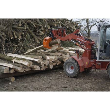 Woodcracker L 540 WESTTECH sur chargeur : préparation du bois avant transformation
