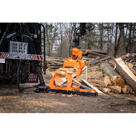 WESTTECH Woodcracker L 700 : pré-fente du gros bois sur chantier forestier