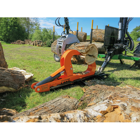 WESTTECH Woodcracker L 920 : fendeuse alimentée par la grue d’une remorque forestière