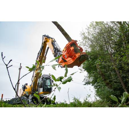Gamme WESTTECH Woodcracker C : cisaille C 350 en abattage sur pelle. Configuration constructeur illustrée.