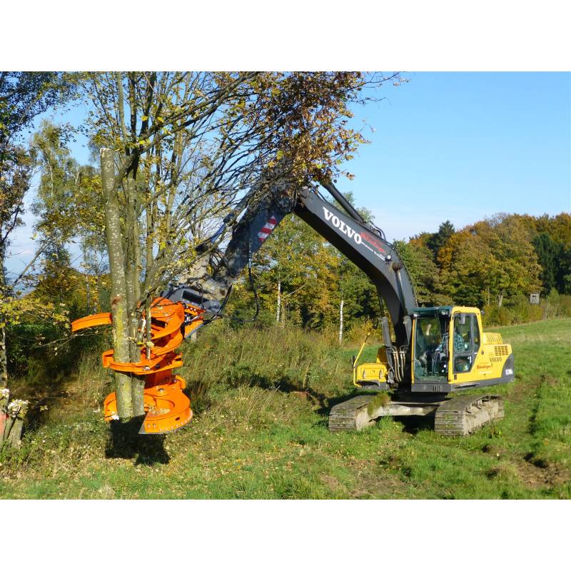 Cisaille forestière WESTTECH Woodcracker C 450 en application. Options selon configuration.