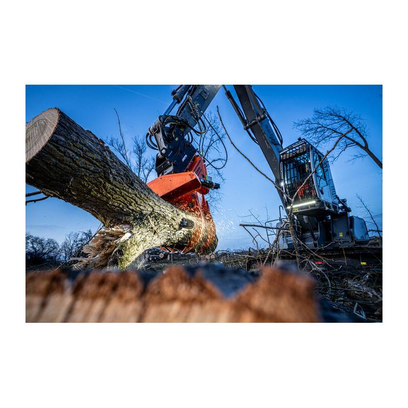 WESTTECH Woodcracker CS800 dualGrip en chantier de démontage. Photo constructeur.