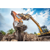 Woodcracker R 1300 en dessouchage — photo constructeur WESTTECH ; porteur illustré.