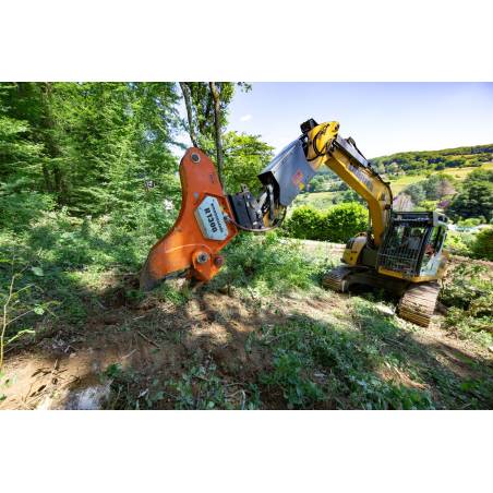 Woodcracker R 1300 en préparation des souches — photo constructeur WESTTECH.
