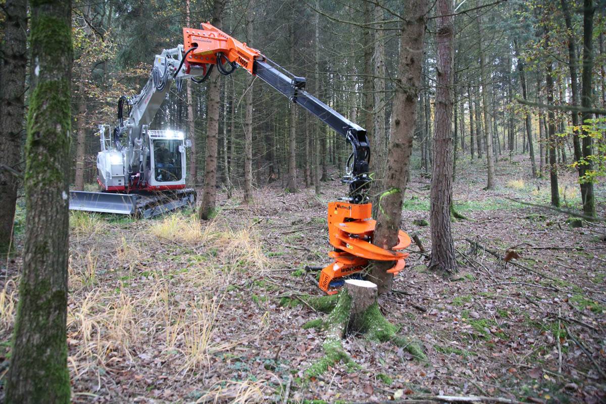 Bras WESTTECH T 4000 avec grappin scie CS crane — photo constructeur, outil en option